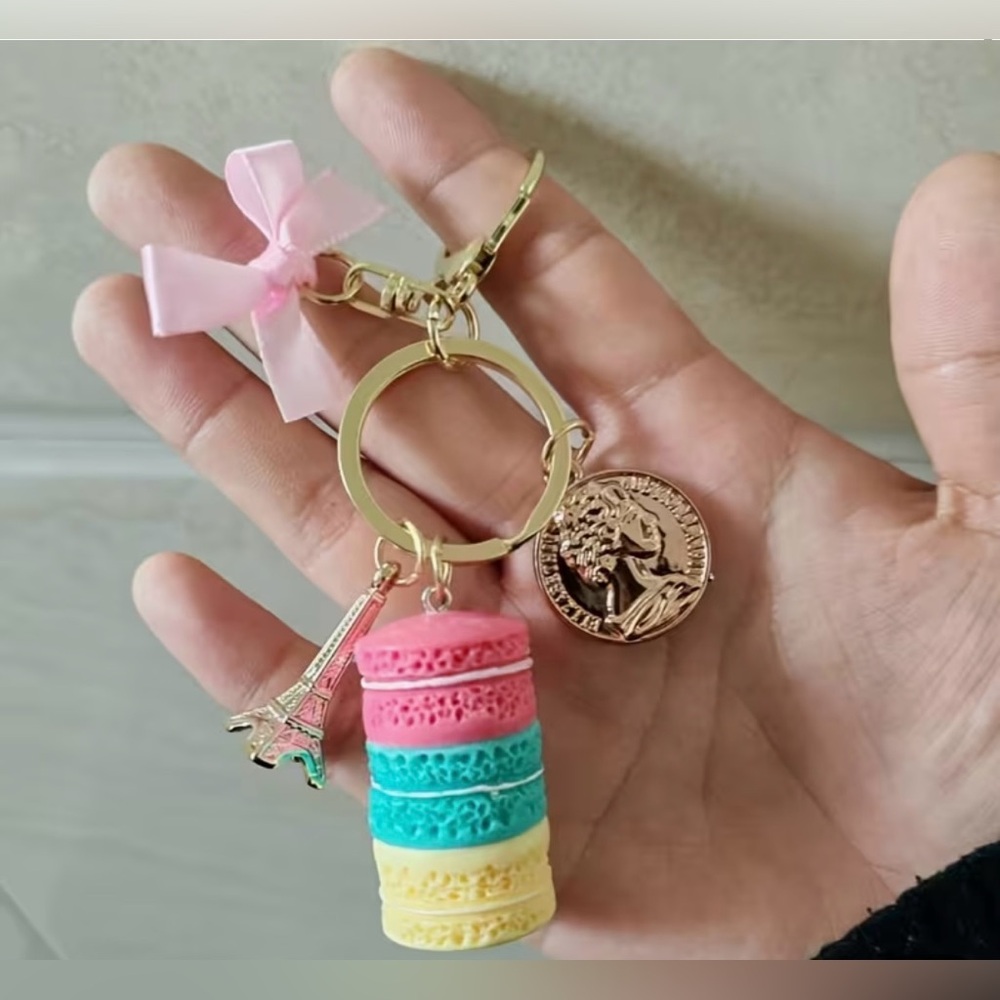 NIP Macaroon keychain! Too cute to eat! 😆! ❤️🩷🧡